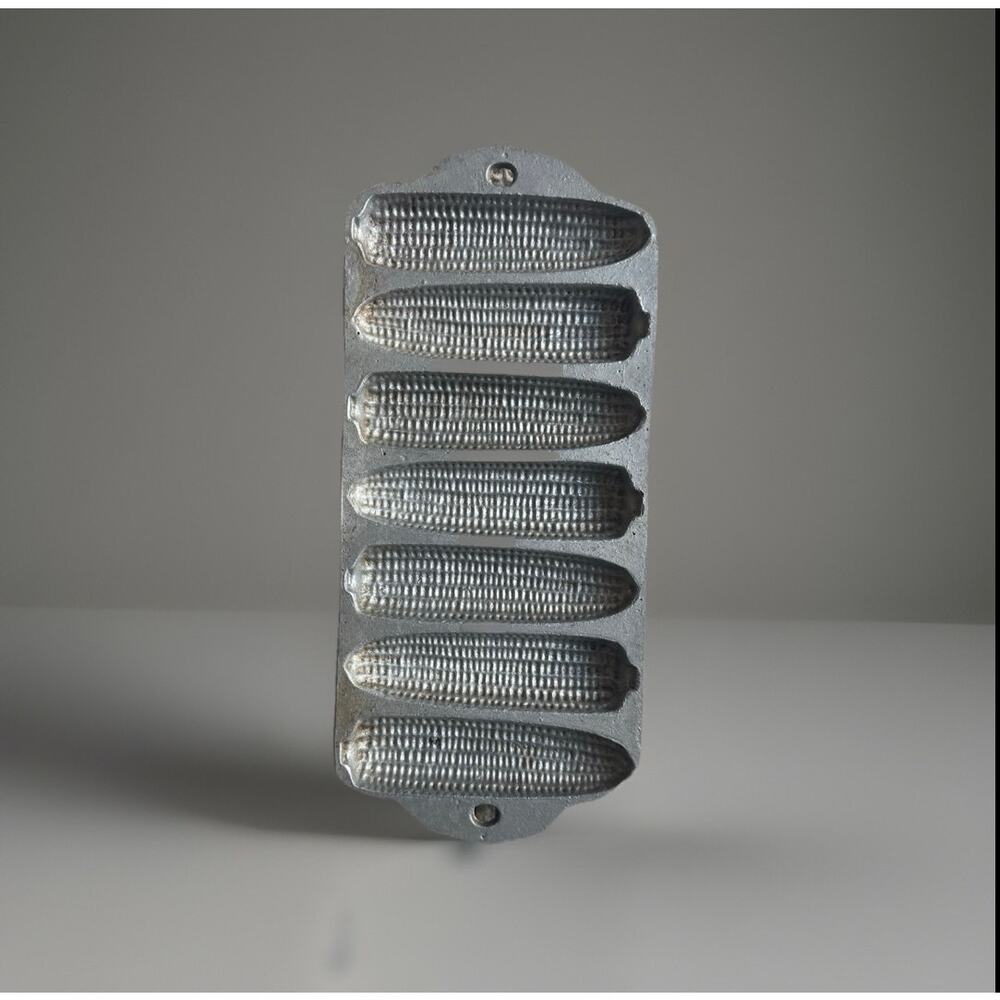 Vintage Cast Aluminum Cornbread Pan | Corn Cob Mold Bakeware | 7 Ear Pan